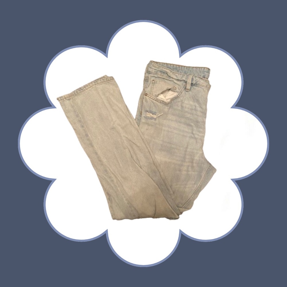 H&M Light Wash Distressed 90’s Boyfriend Jean High Rise